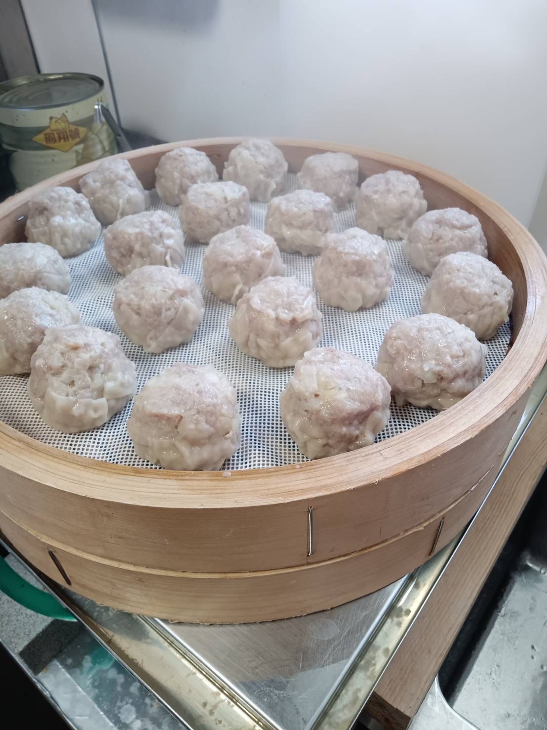 地元グルメの宝庫！味覚の冒険へ